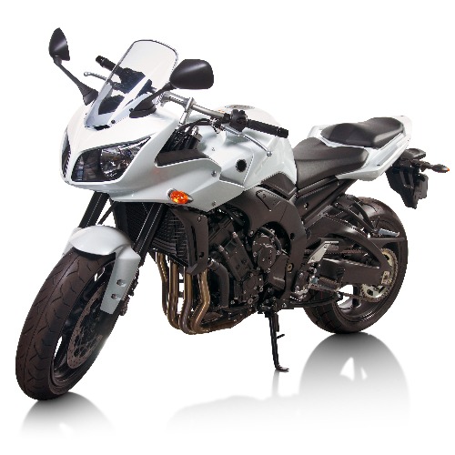 Modernes weißes japanisches Motorrad isoliert auf weiß